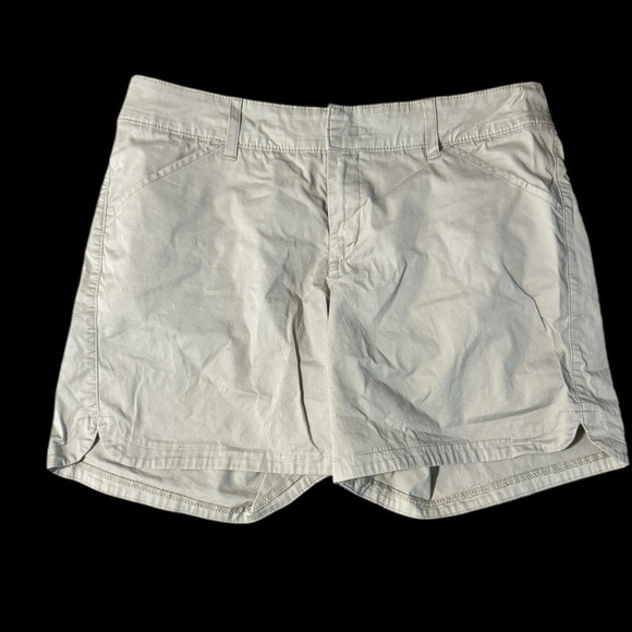 EE Just Below The Waist Khaki Shorts Beige Casual Spring Summer Size M Comfy - Picture 11 of 12